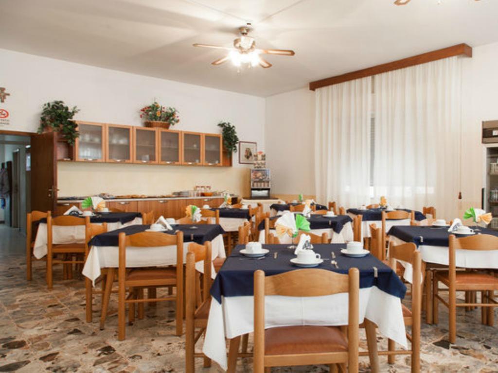 Hotel Ronconi Rimini Kültér fotó