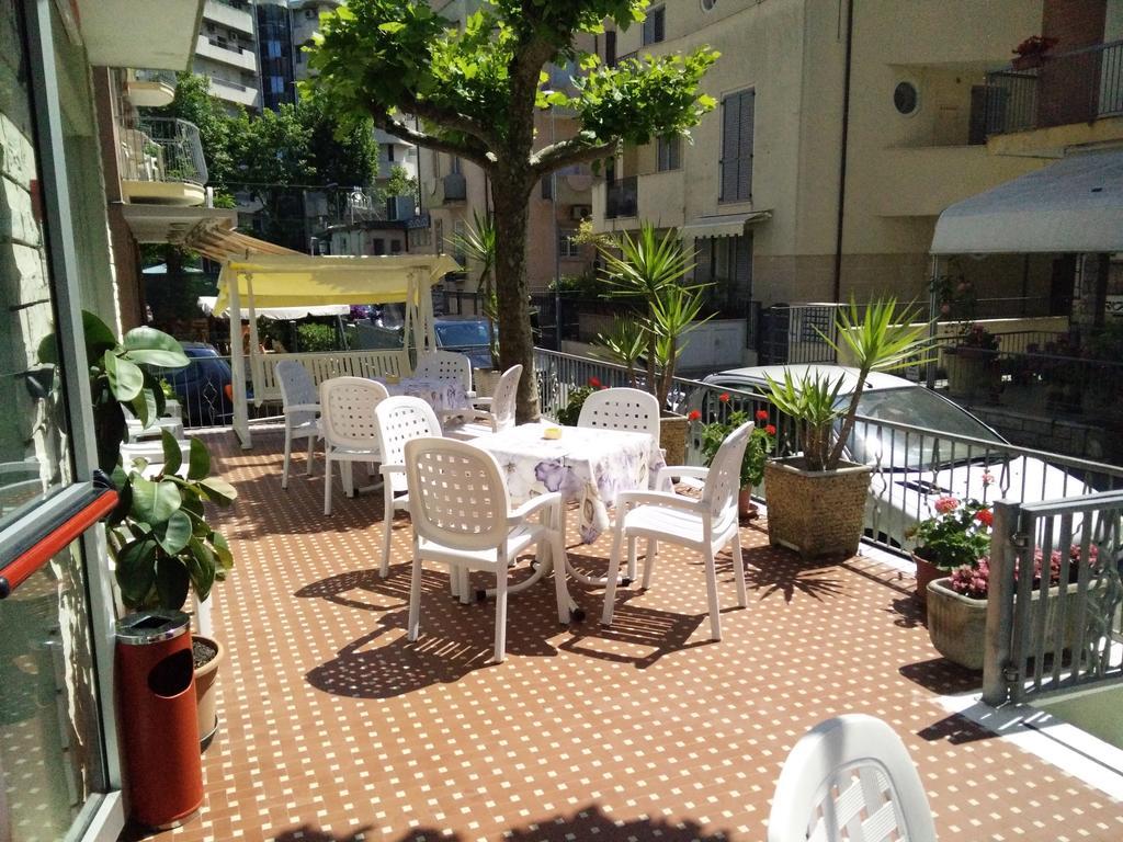 Hotel Ronconi Rimini Kültér fotó