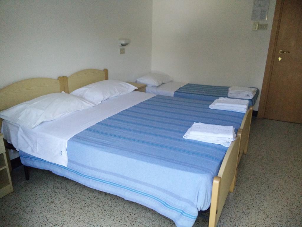 Hotel Ronconi Rimini Kültér fotó