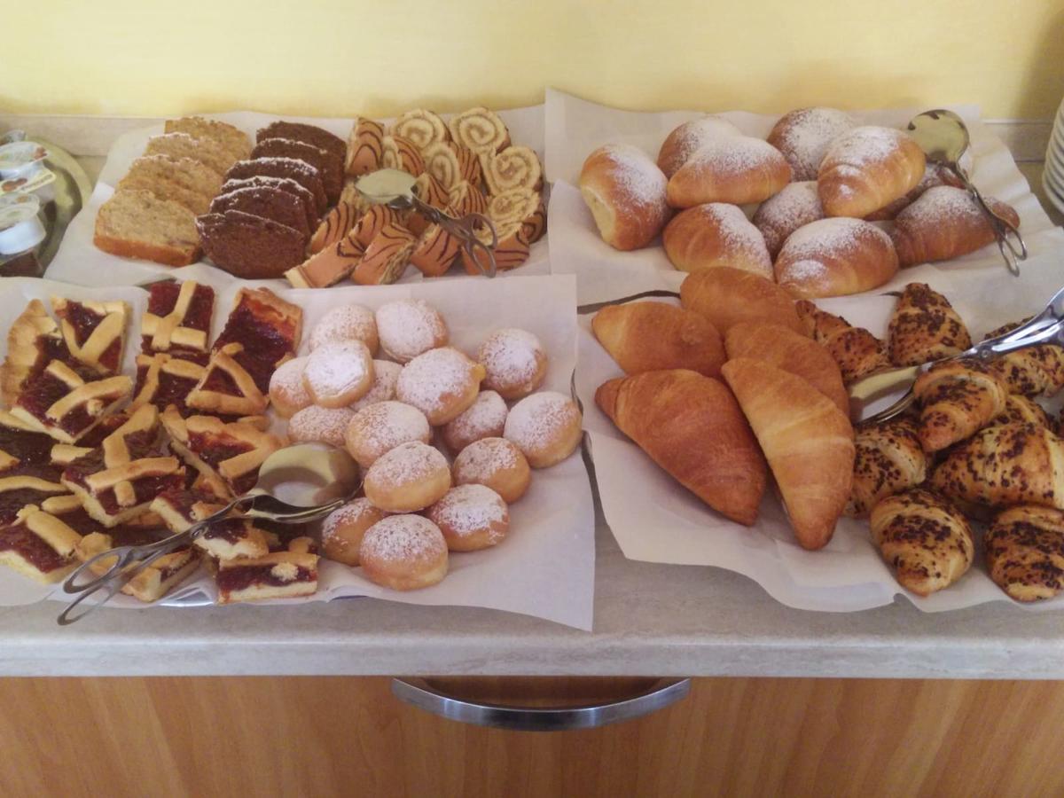 Hotel Ronconi Rimini Kültér fotó