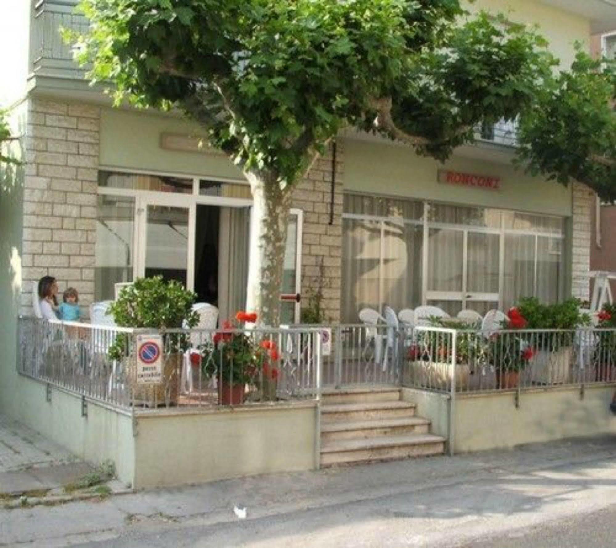 Hotel Ronconi Rimini Kültér fotó