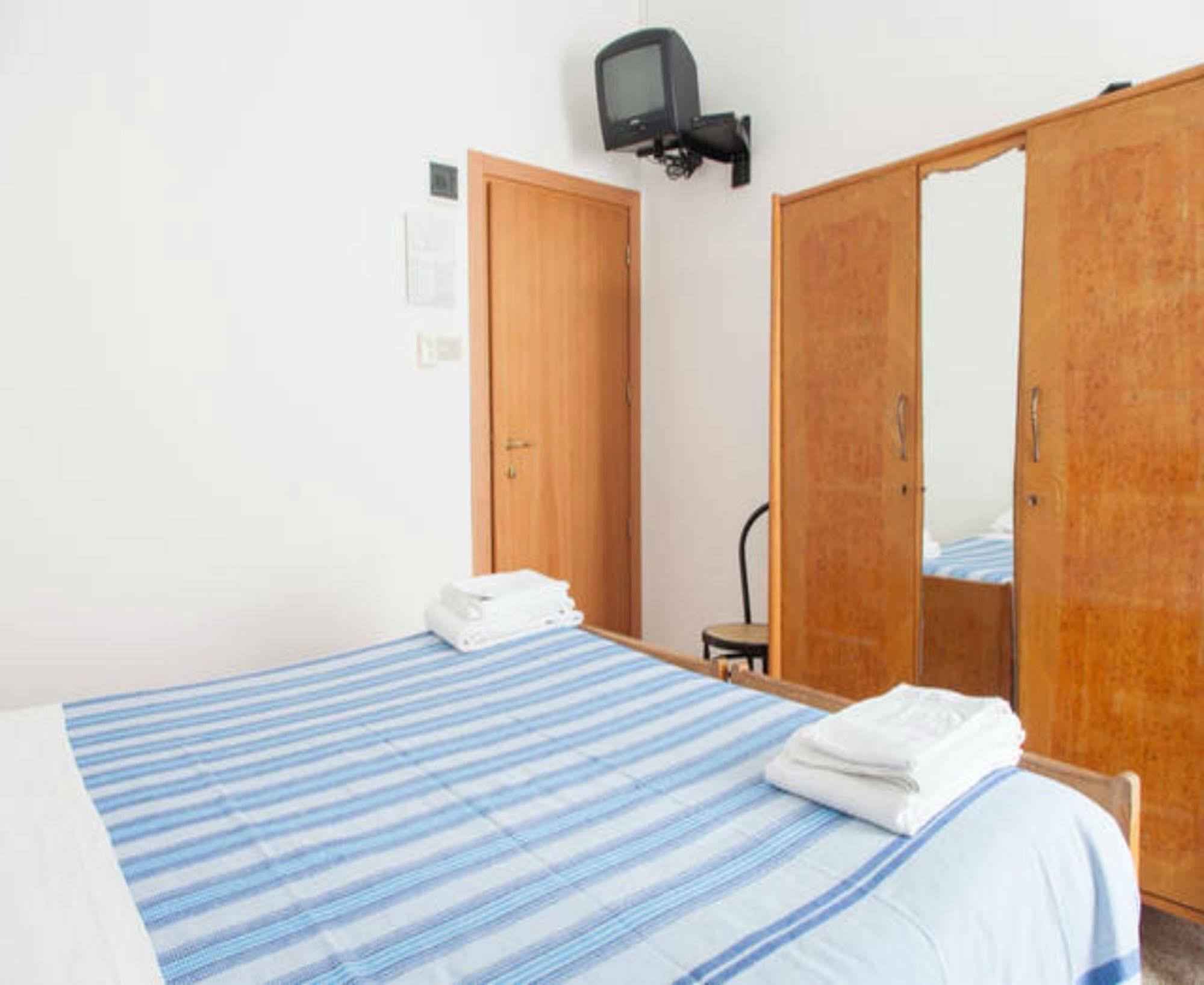 Hotel Ronconi Rimini Kültér fotó