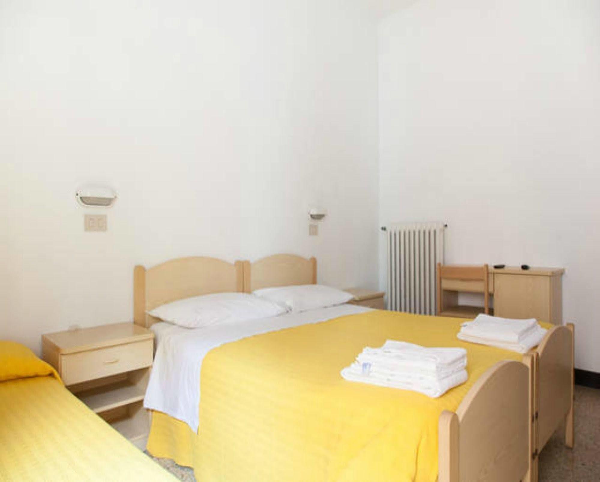 Hotel Ronconi Rimini Kültér fotó