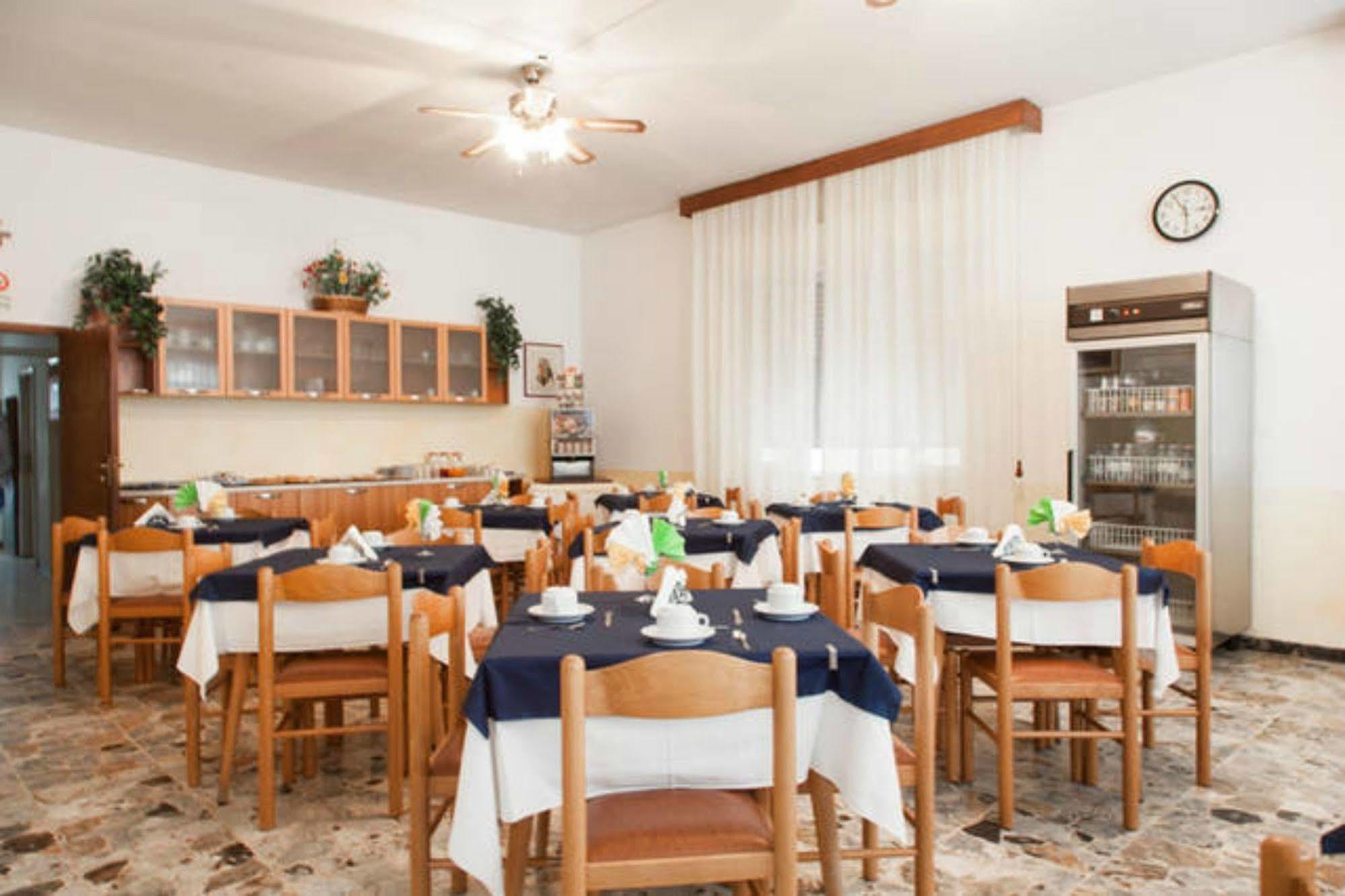 Hotel Ronconi Rimini Kültér fotó