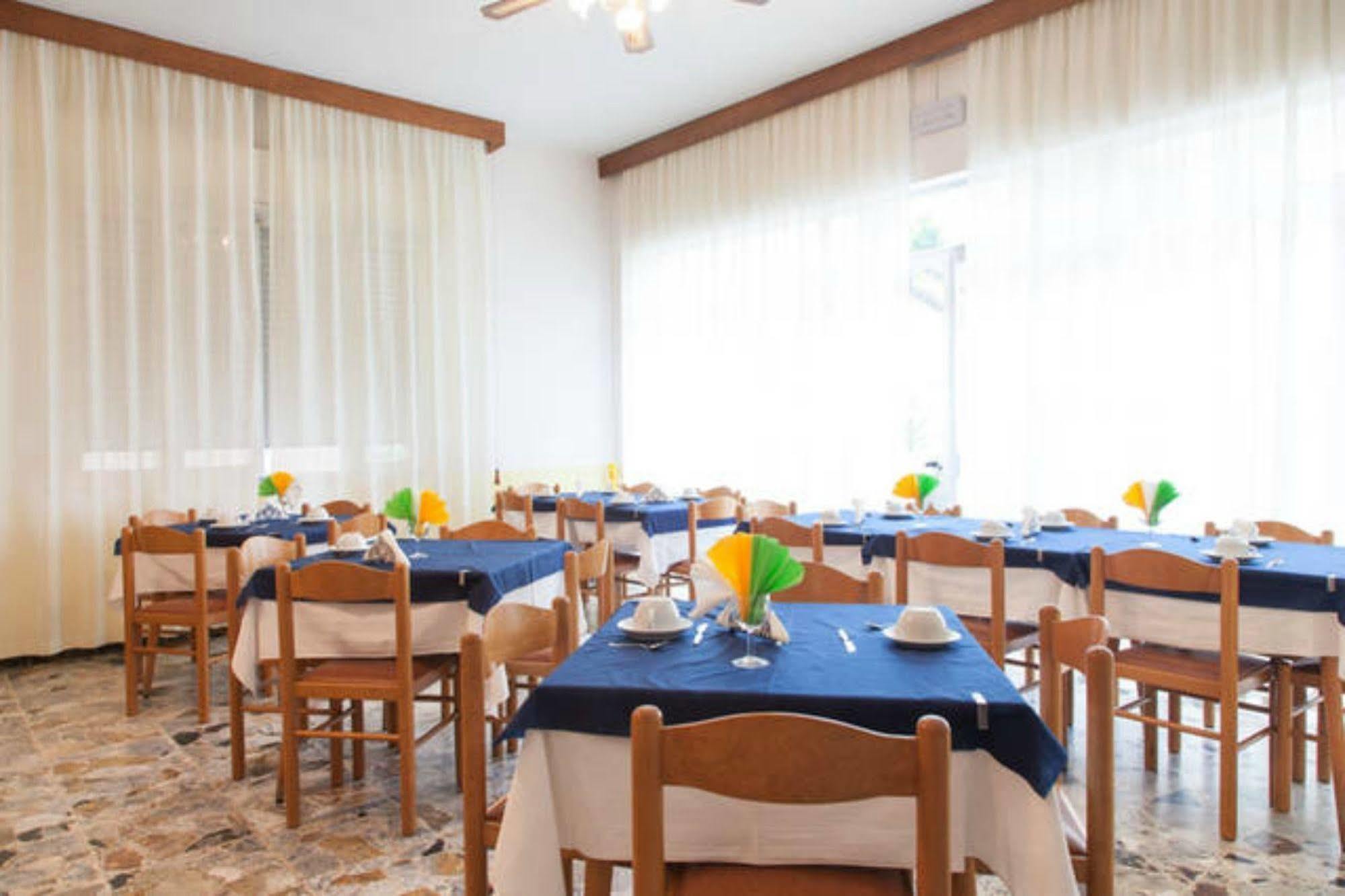 Hotel Ronconi Rimini Kültér fotó